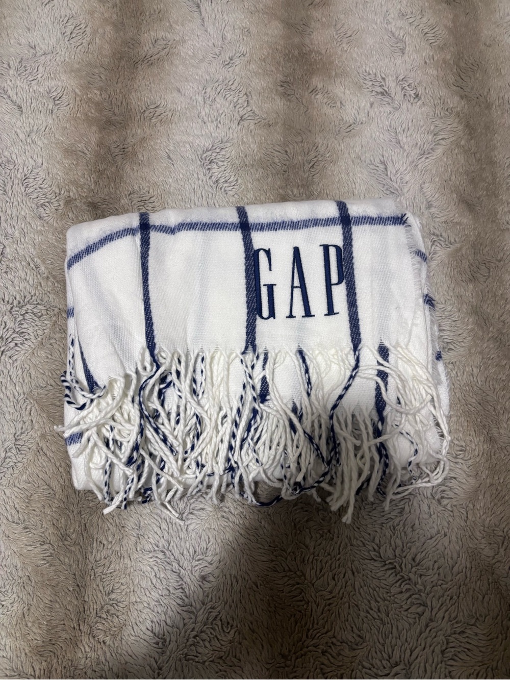 Gap throw blanket